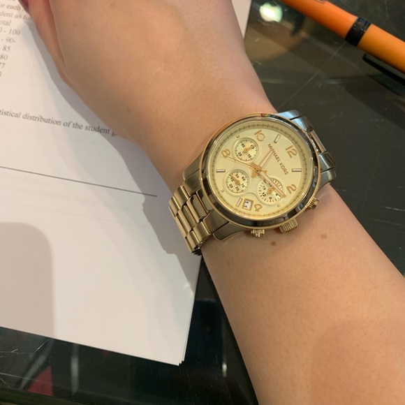 MICHAEL KORS WATCH - USED WITH BOX - Picture 6 of 7